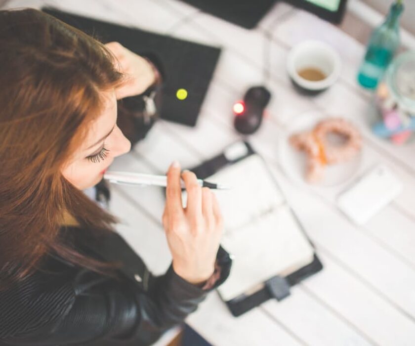 woman-hand-desk-office