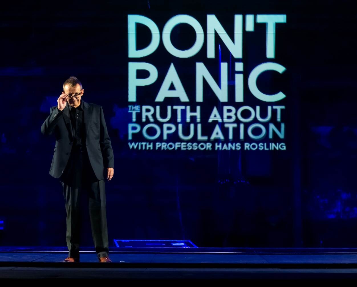 Hans Rosling standing on the stage, presenting Dont Panic - The Truth About Population Sizes