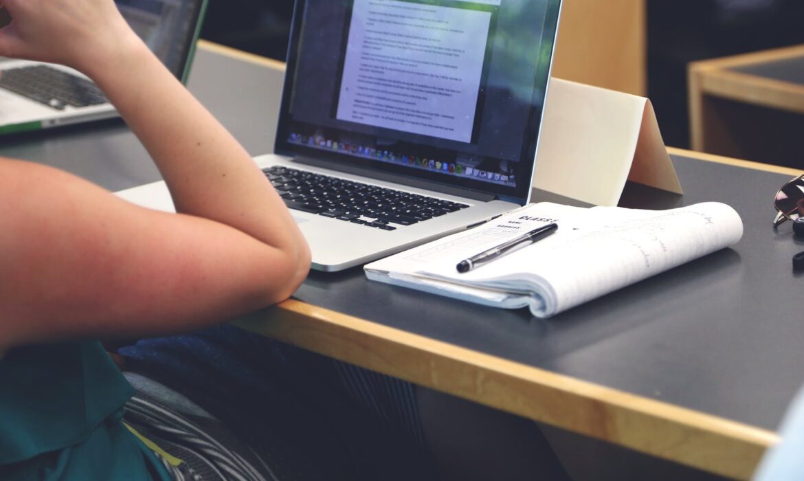 notes-macbook-study-conference
