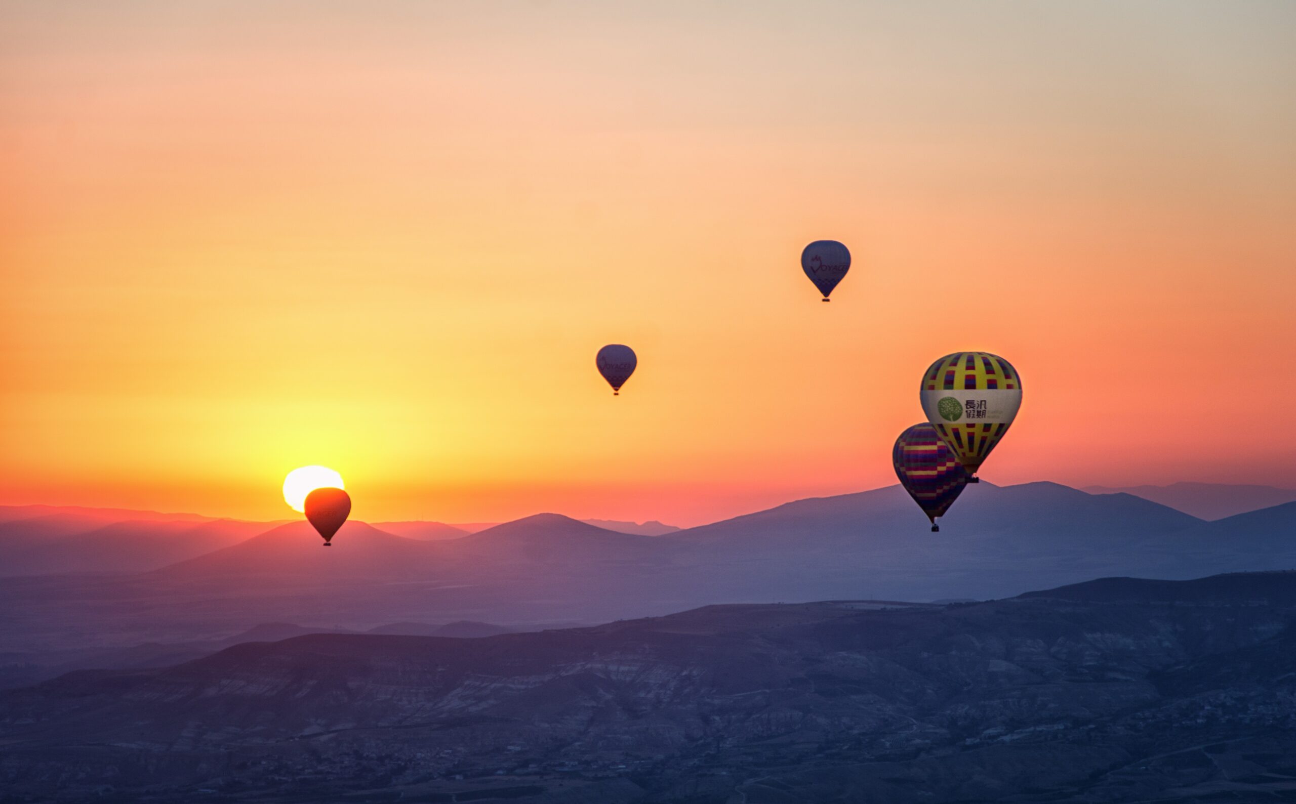 pexels-snapwire-baloons